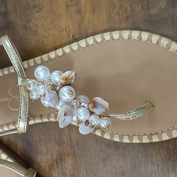 NWT Jessica Simpson Gold Beliva Sandals with Seashell & Pearl Details size 9 - Picture 2 of 7